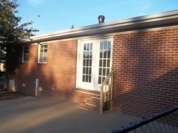 3rd image of 605 Hillcrest Dr