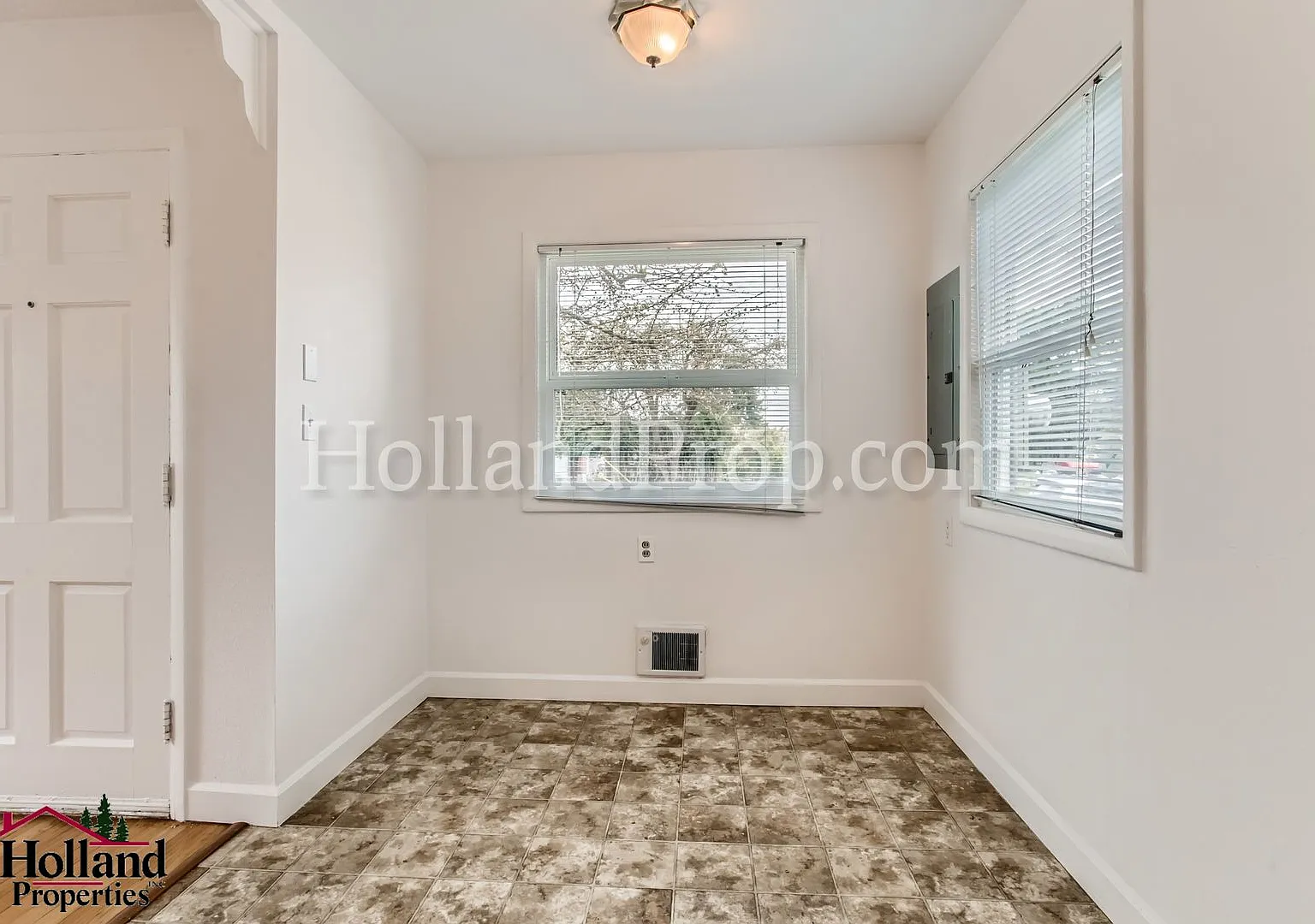 Charming & Bright 2-Bedroom Home in St. Johns! — Photo 4