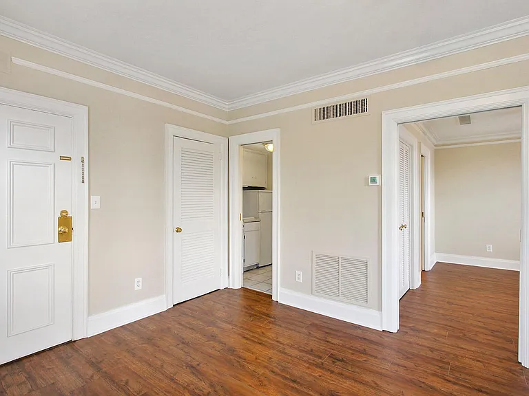 419 E Broughton St #4 — Photo 12