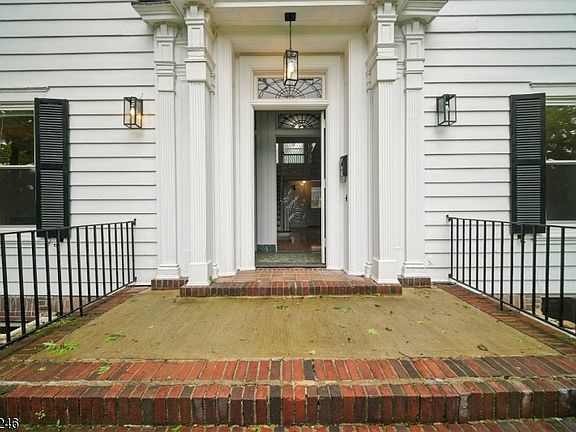 3rd image of 241 N Ridgewood Road