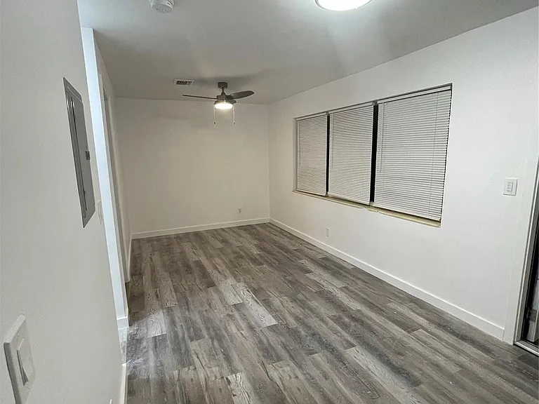 1135 NE 15th Ave — Photo 9