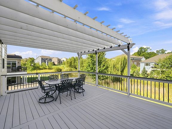 5th image of 833 Red Cedar Ct