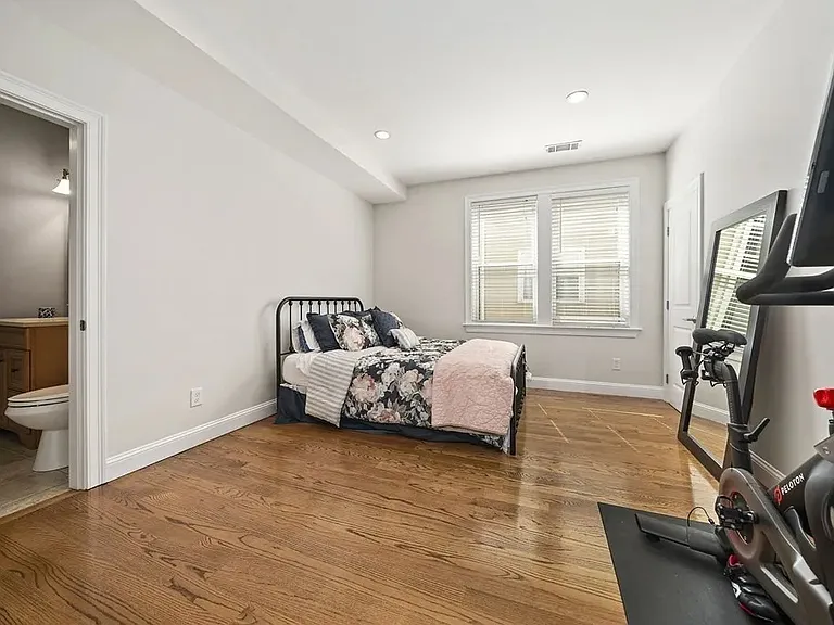 37 Coffey St #2 — Photo 9