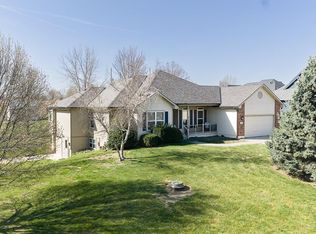 17956 157th St, Basehor, KS 66007