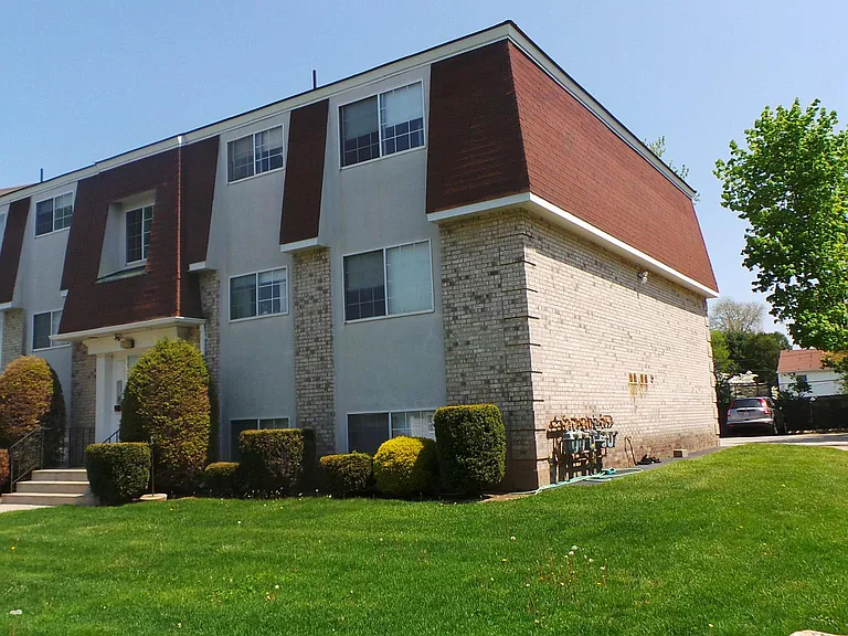 182 Chenango Ave #6 — Photo 7
