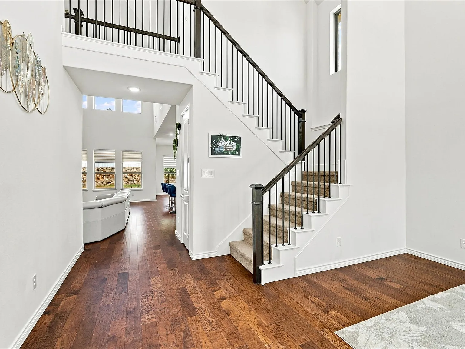 4 bed, 3382 sqft, $4,250 — Photo 2