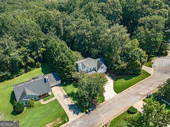 2nd image of 815 Sterling Pl