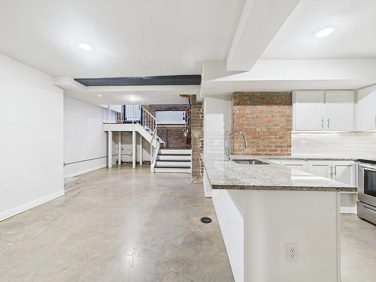 10 Walnut Aly — Photo 20