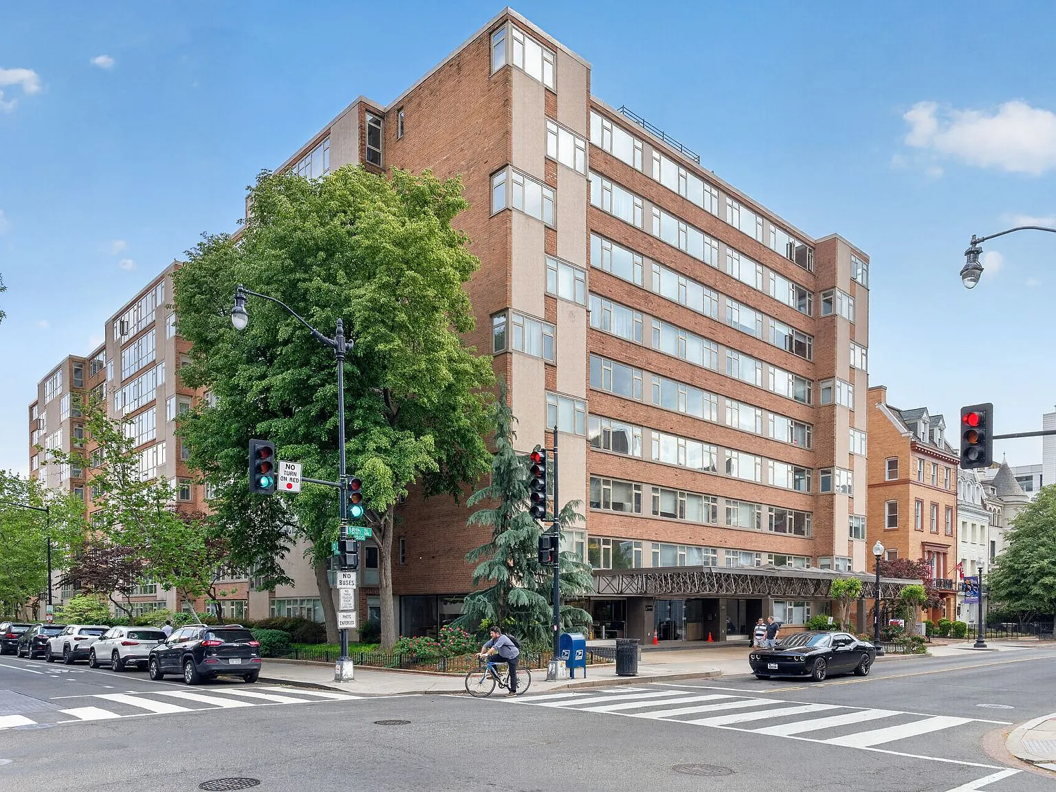 1 bed, 711 sqft, $2,950 — Photo 1