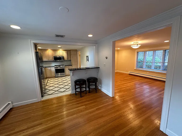 757 Wellesley St — Photo 5
