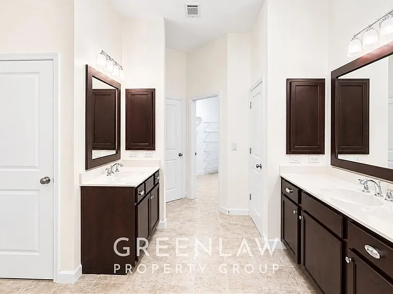 7403 Lowery Oak Dr — Photo 37