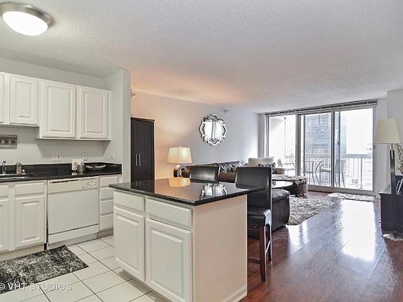 2nd image of 545 N Dearborn St APT 1903