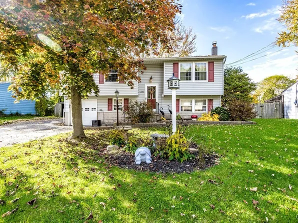 4286 Old Meadow Rd, Clay, NY 13041