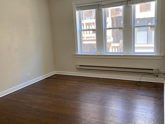 4th image of 839 1/2 W Cornelia Ave #2