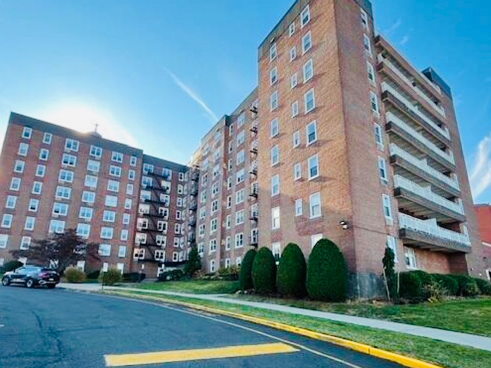 1st image of 350 Richmond Ter APT 6