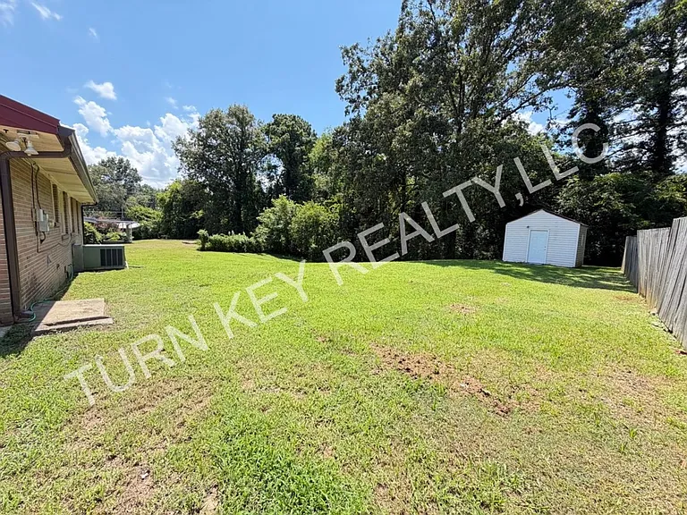 1708 Rogina St — Photo 18