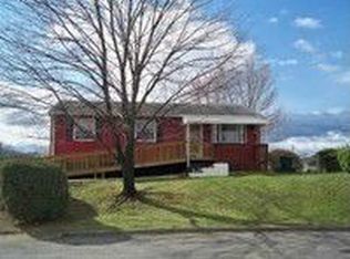 1802 Fremont Cir NW, Roanoke, VA 24017