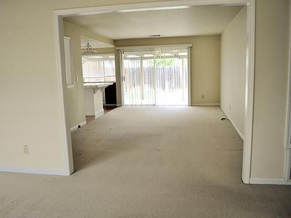 4th image of 1136 Tulare Dr