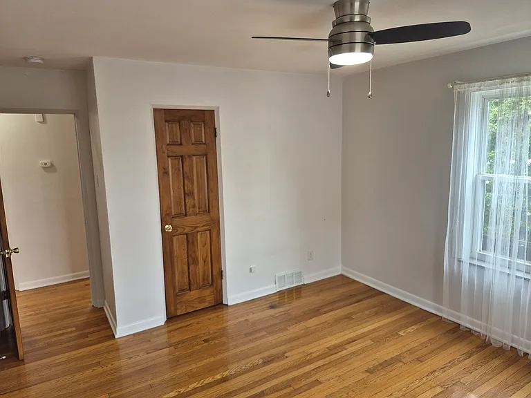 3947 Jamieson Ave #2W — Photo 10