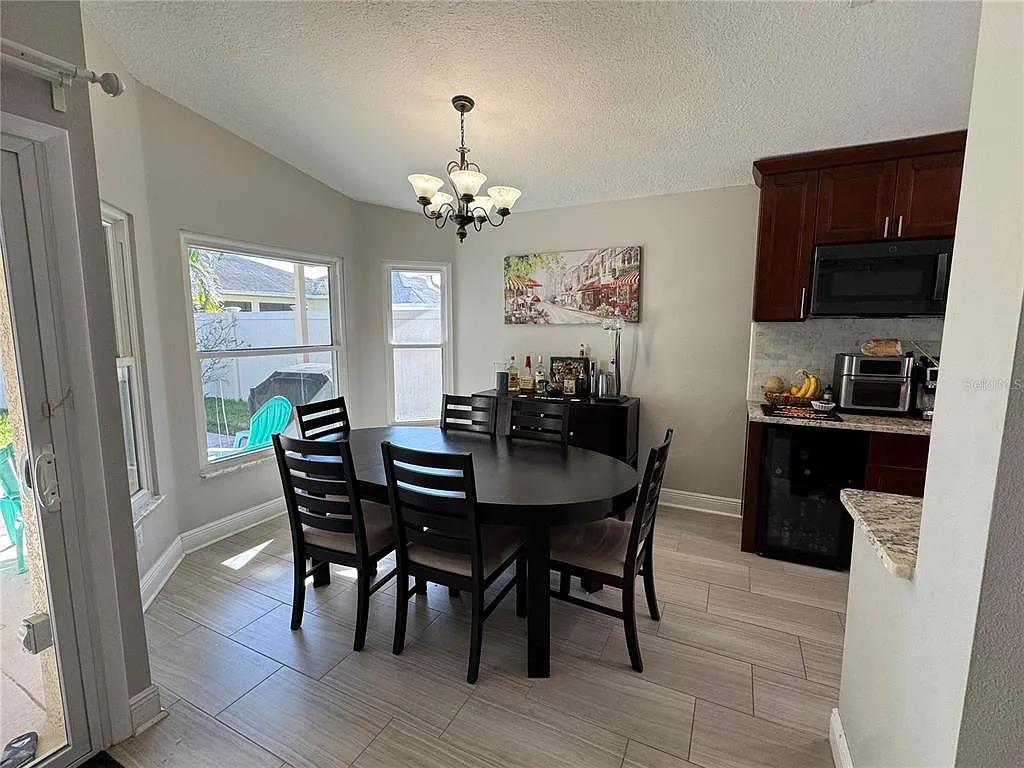 3 bed, 2.0 bath, 1691 sqft, $2,550 — Photo 4