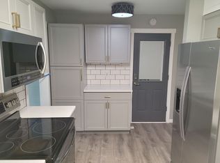 2505 SW Moundview Dr, Topeka, KS 66614