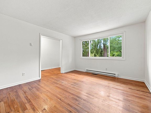 4th image of 1904 Tee Dee St