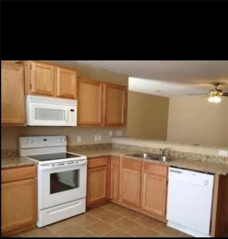 1102 Southwest Quartz Road 1 — Photo 2