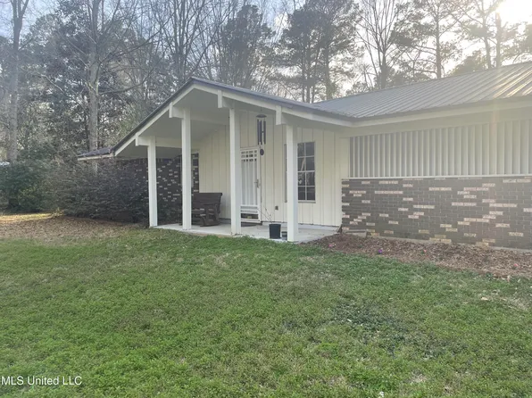 704 Elm Ave NW, Magee, MS 39111