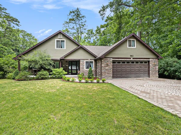 582 N Lake Angelus Rd, Auburn Hills, MI 48326