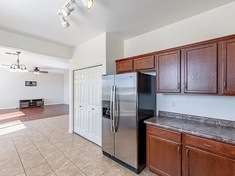 7416 S 27th Pl — Photo 13