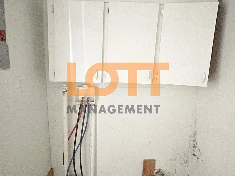 403 Old Paris Mountain Rd — Photo 15