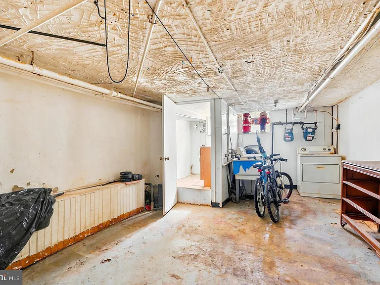 1833 Daly St #2 — Photo 16