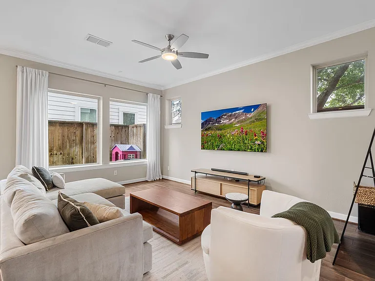 8904 Aventino Way — Photo 10