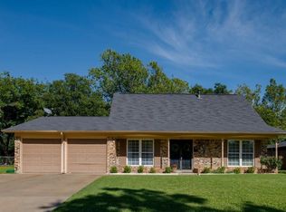 233 Smith St, Burleson, TX 76028
