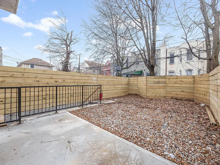 322 E 32nd St #1B — Photo 11