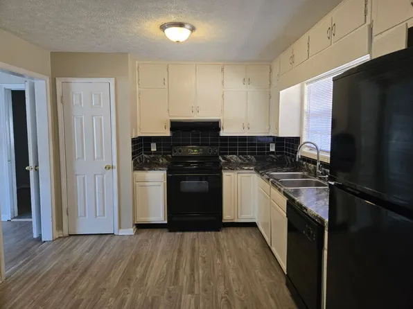 2070 Radford Ct, Riverdale, GA 30296