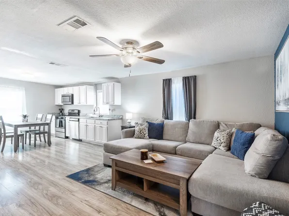 1309 Nugent St, Bowie, TX 76230