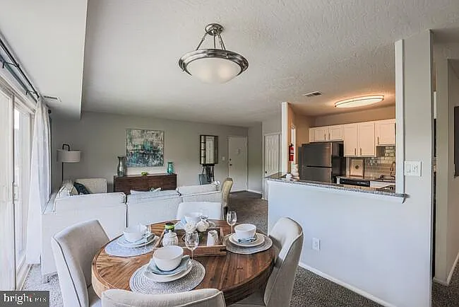 2 bed, 1.5 bath, 1270 sqft, $1,853 — Photo 3