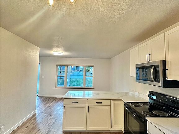 3rd image of 2525 58th Avenue NE