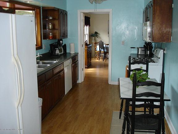 4th image of 9 Harding Dr