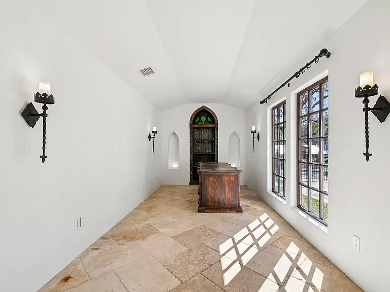 2706 Pearce Rd — Photo 30