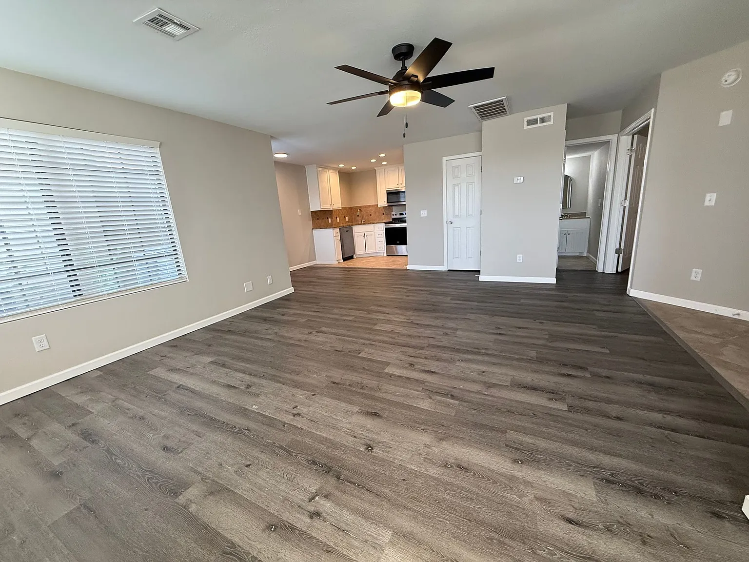 Silver Sands Apartments — Photo 3