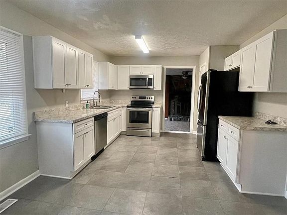 3rd image of 3032 Scenic Hwy S