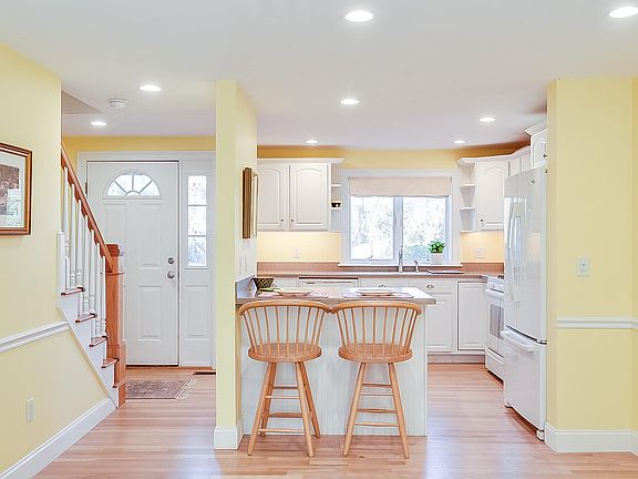 3rd image of 850 W Falmouth Highway #7U