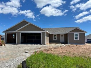 5786 N Acadia Dr, Appleton, WI 54913