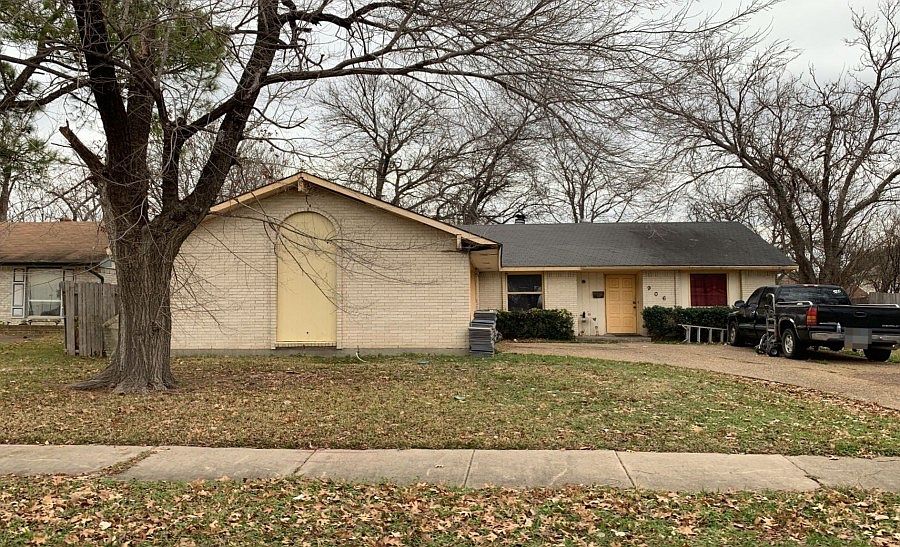 1st image of 906 Ravencroft Dr