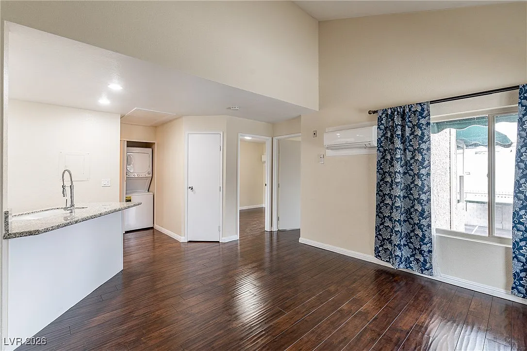 2 bed, 1.0 bath, 618 sqft, $1,200 — Photo 4