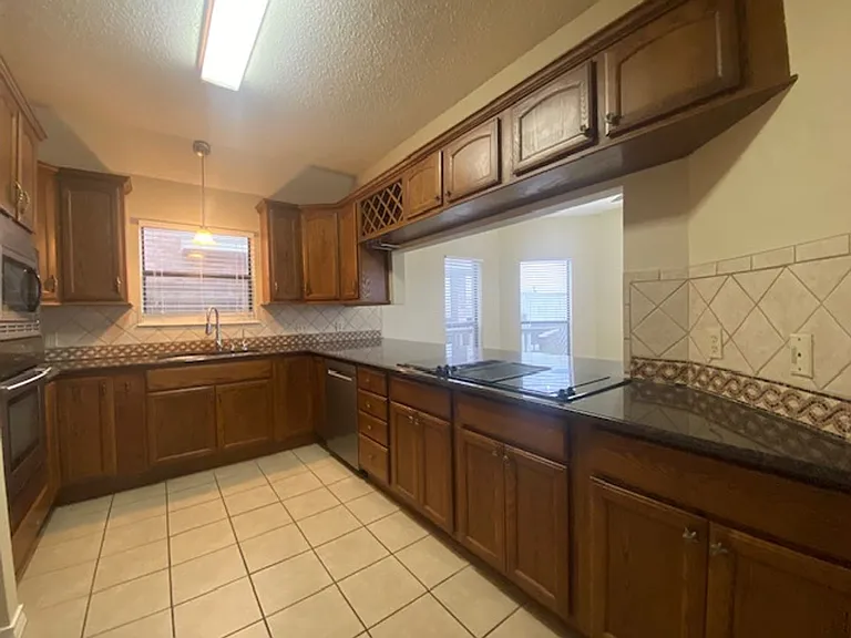 13913 Dasmarinas Dr — Photo 39