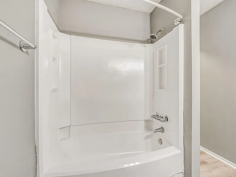 Spring Hill Village Apartments — Photo 14