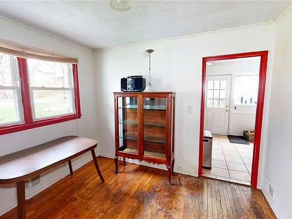 5th image of 115 Keats Ave